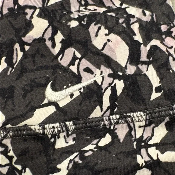 Nike Black and White Dri-FIT Leggings - Picture 3 of 4